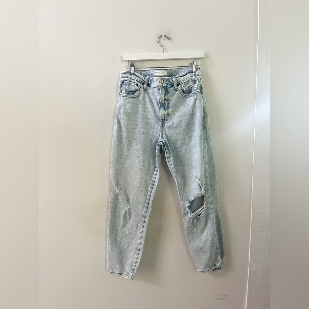 Abercrombie mom high rise distressed jeans‎ 28/6